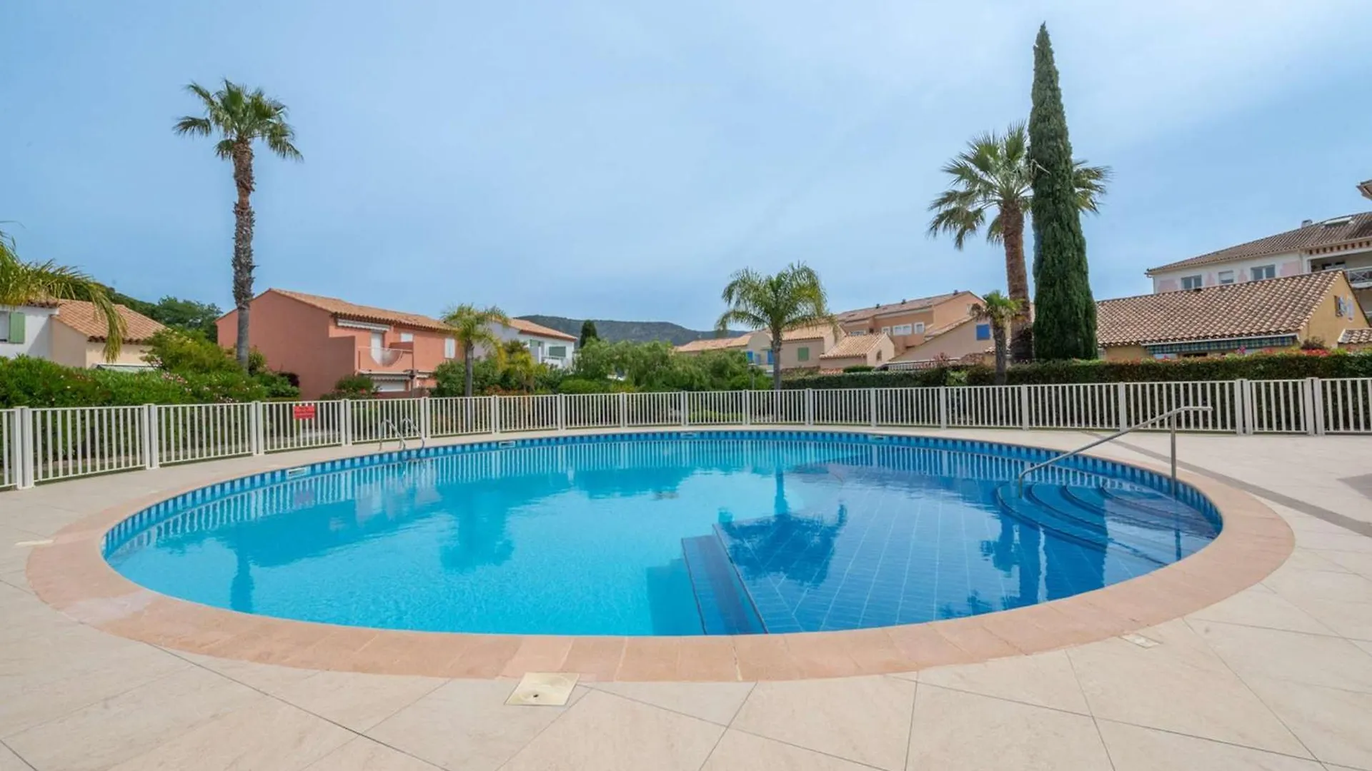 Mazet 6 A 7 Pers Piscine Tahiti Park Villa Le Lavandou