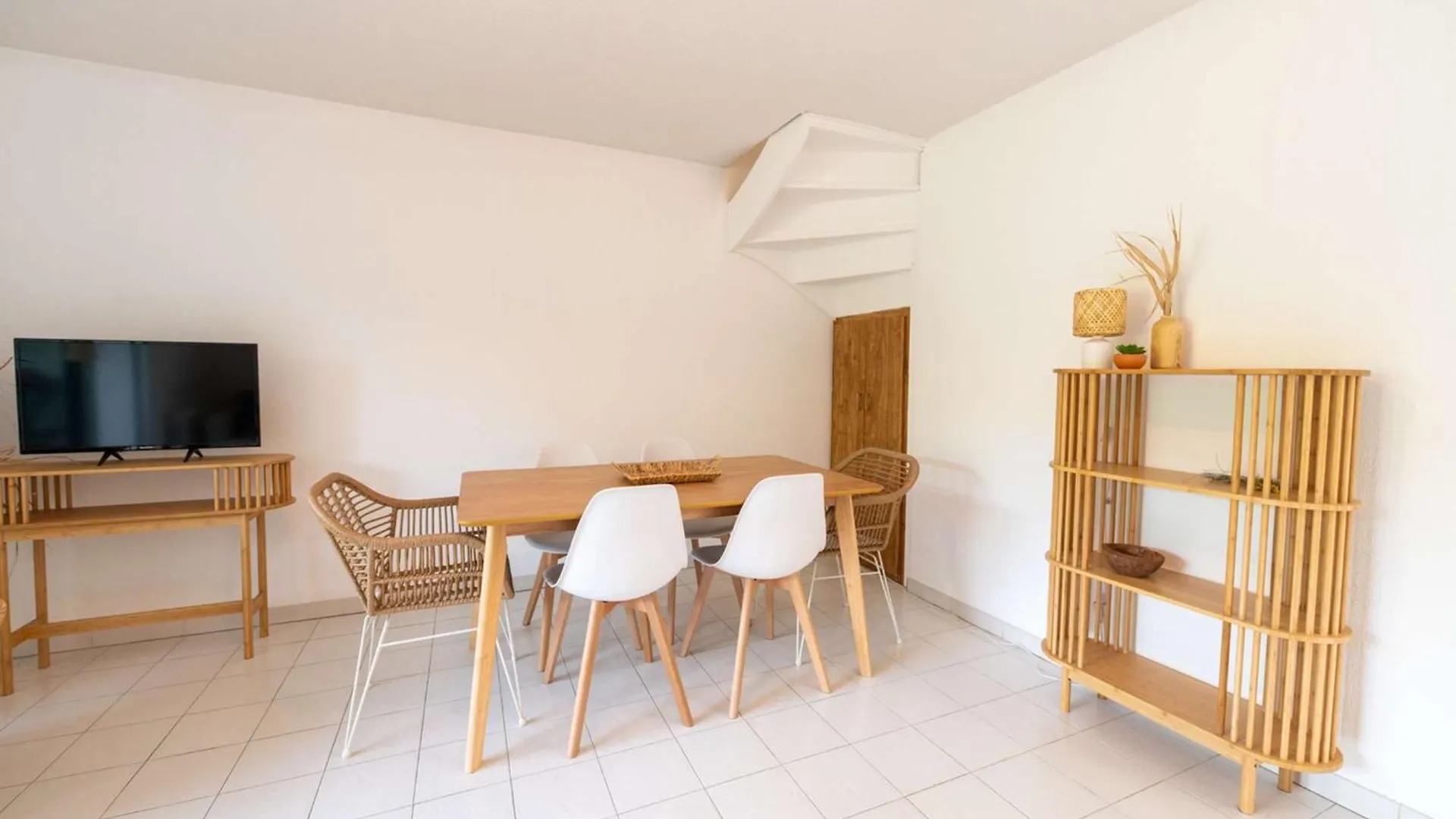 Mazet 6 A 7 Pers Piscine Tahiti Park Villa Le Lavandou 0*,  France